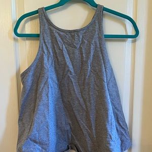 Lululemon crop swing tank size 8. Excellent worn condition.